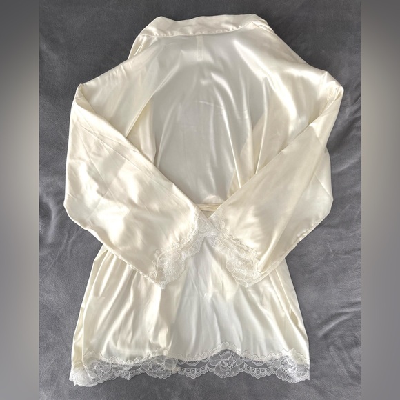SKIMS bridal ivory woven shine lace robe & slip set - Picture 6 of 16